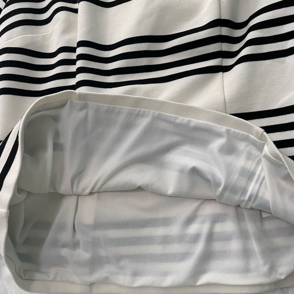 White House Black Market top - Picture 3 of 4